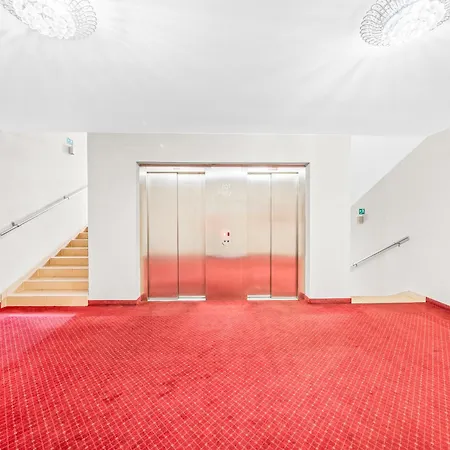 Spacious In Perfect Location 52m2 アパート