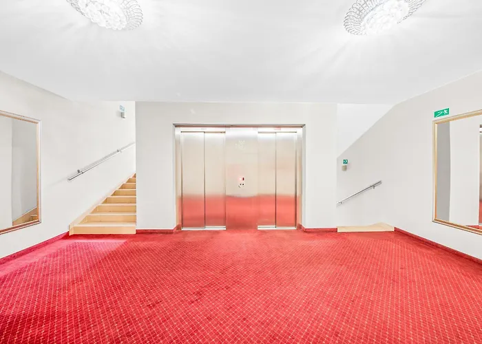 Spacious In Perfect Location 52m2 アパート